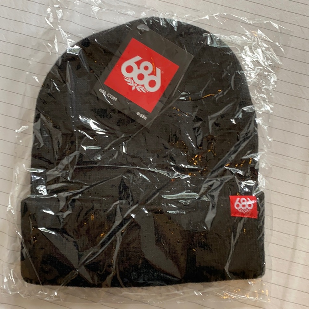 Black unisex 686 beanie, new with tags